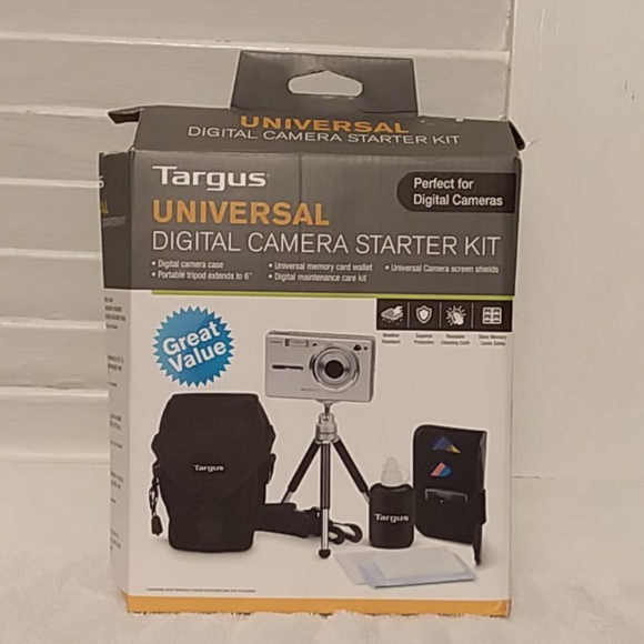 NIB☆ Digital Camera Kit - Picture 1 of 2